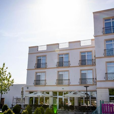 Unique Garden Hotel Brăila Dış mekan fotoğraf