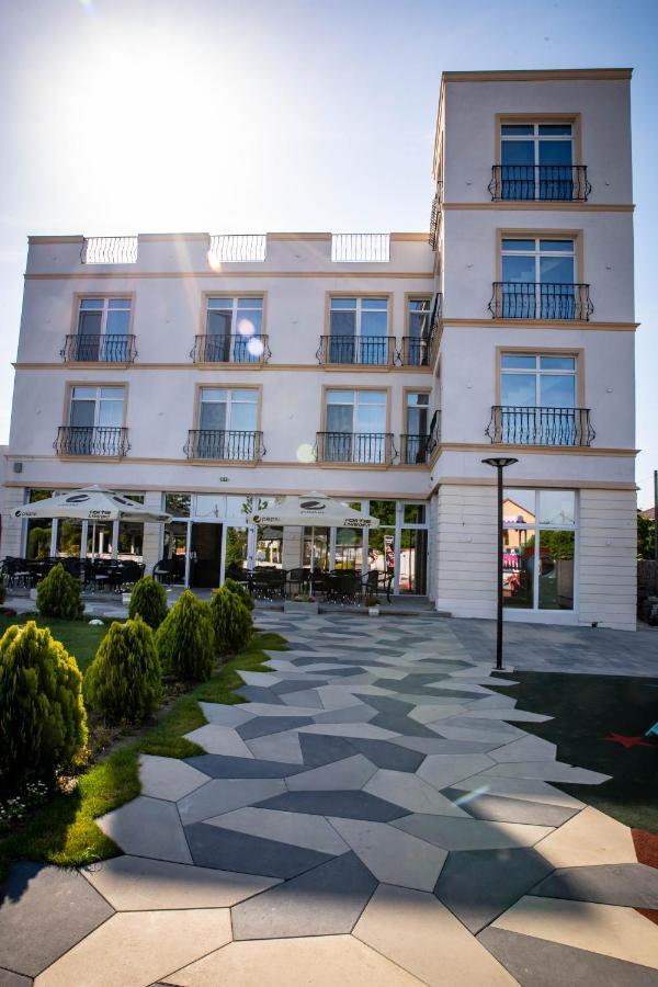 Unique Garden Hotel Brăila Dış mekan fotoğraf