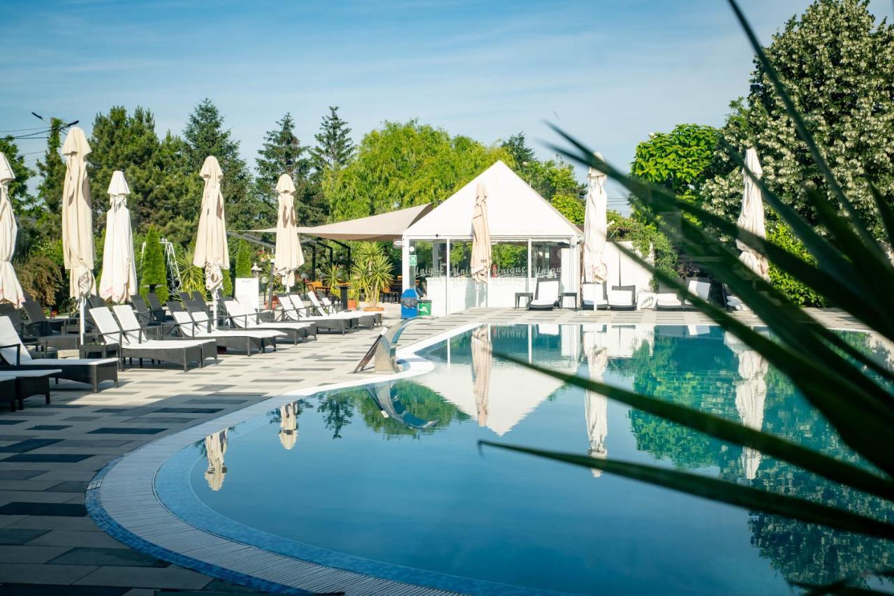 Unique Garden Hotel Brăila Dış mekan fotoğraf