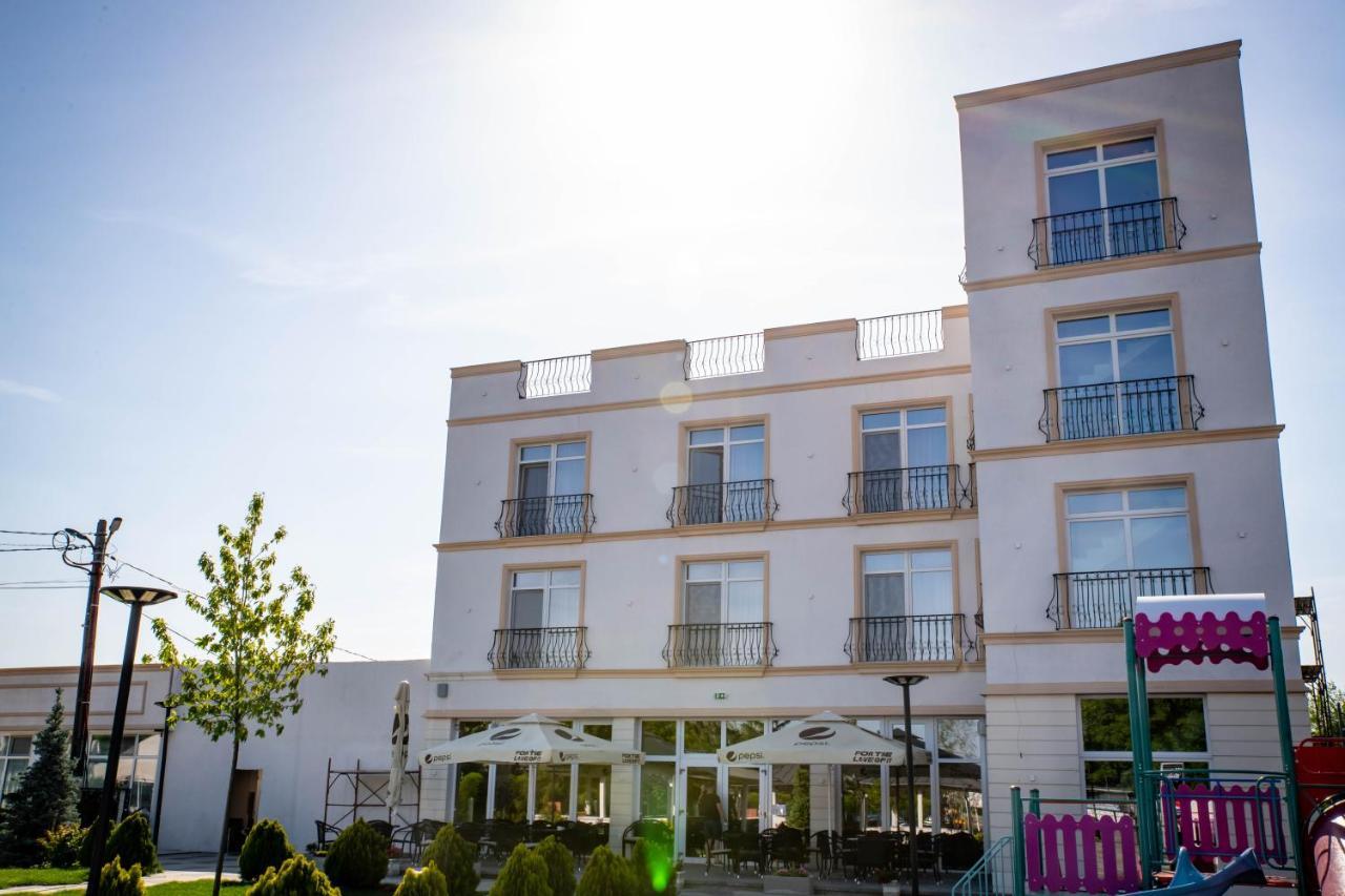 Unique Garden Hotel Brăila Dış mekan fotoğraf