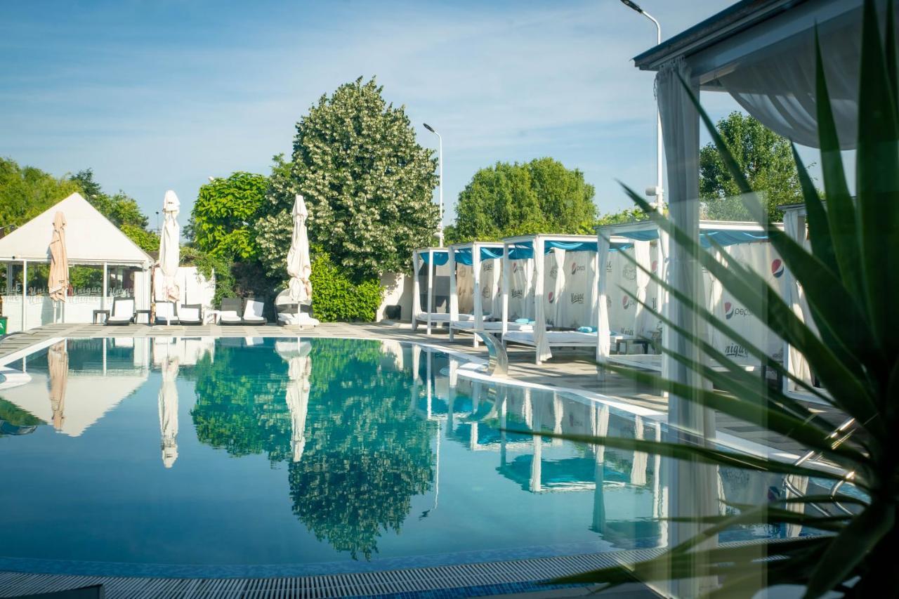 Unique Garden Hotel Brăila Dış mekan fotoğraf